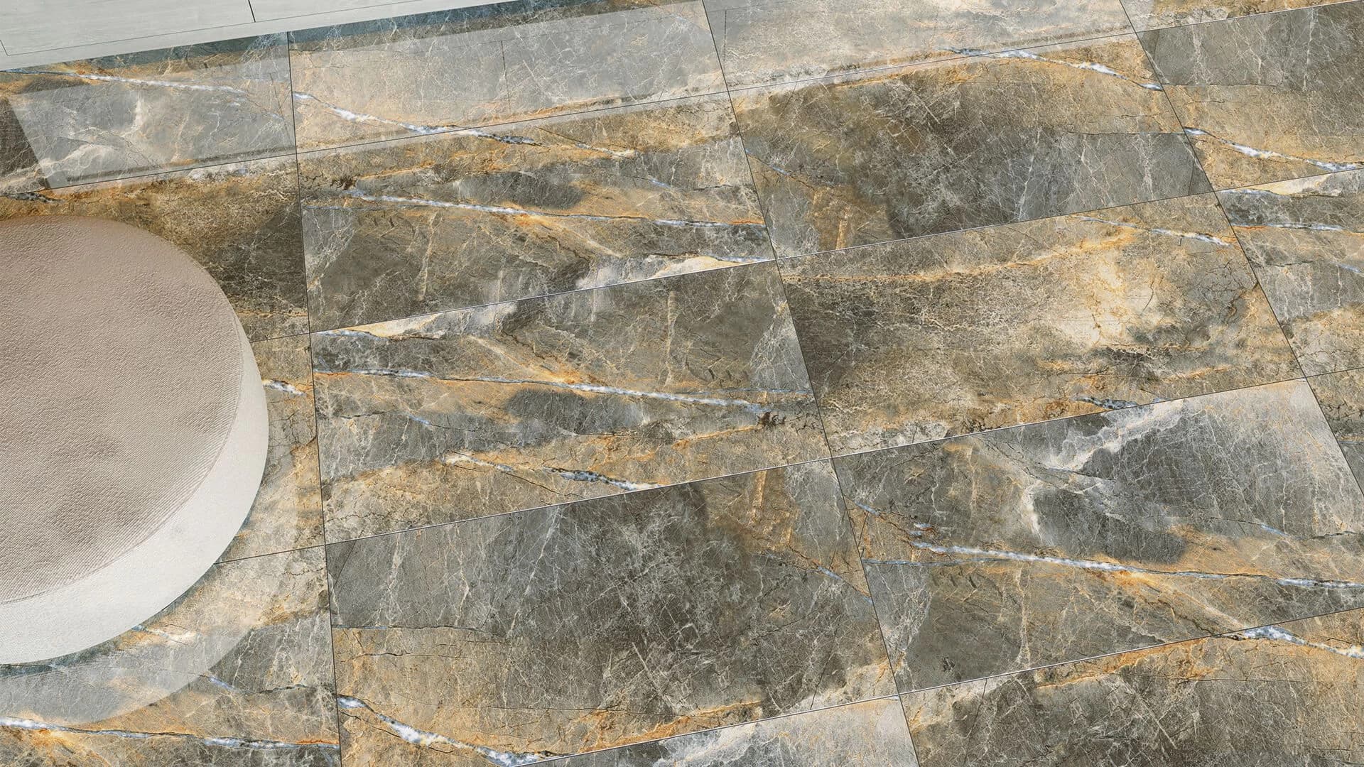 Elegante salón con pavimento de porcelánico premium